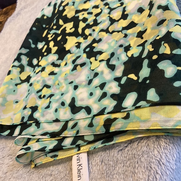 CALVIN KLEIN💫Sheer Printed Scarf 🧣 - Picture 4 of 5